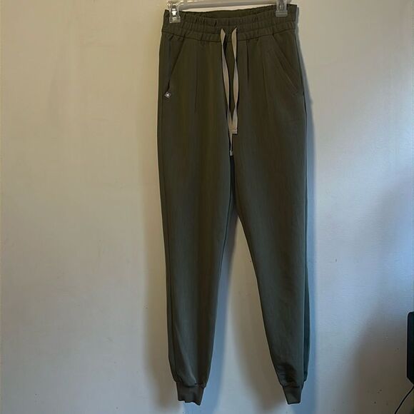 EXCELLENT CONDITION WOMEN’S XS FIGS JOGGERS - Picture 2 of 10